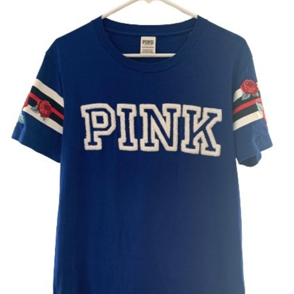NWOT Victoria's Secret PINK Campus Tee Rose Embroidered With Sherpa Letters